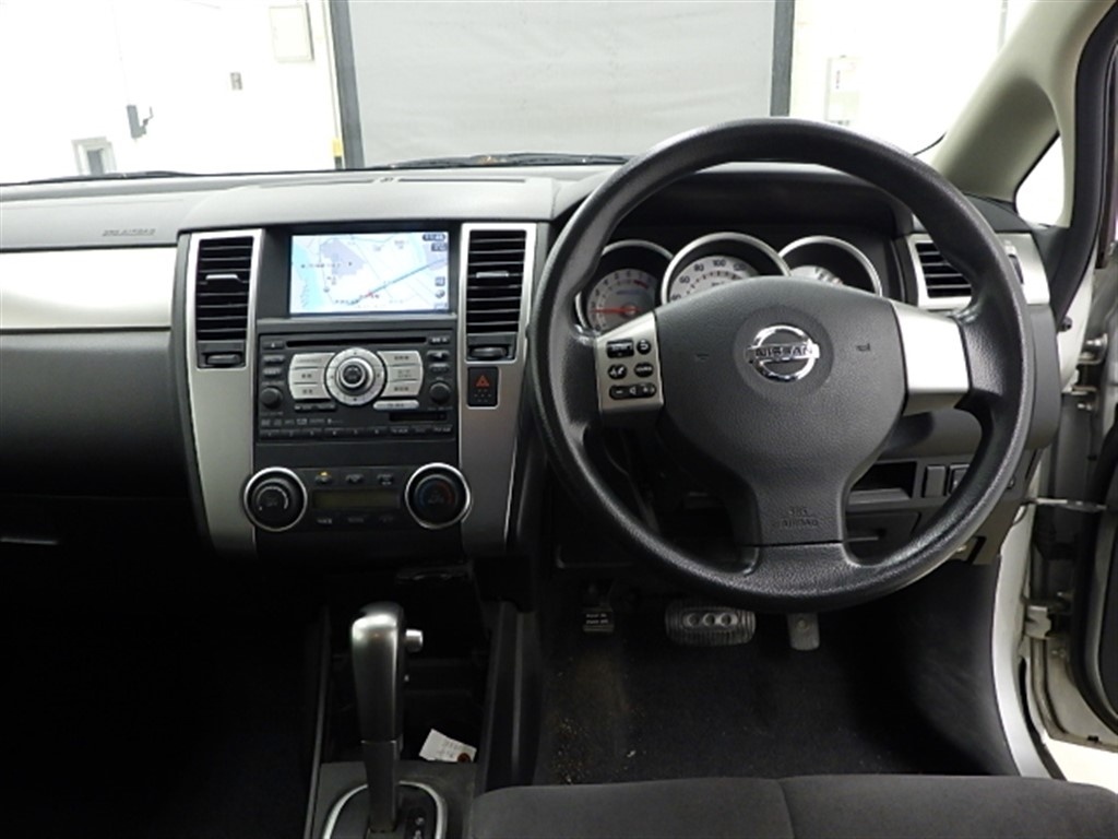 NISSAN TIIDA