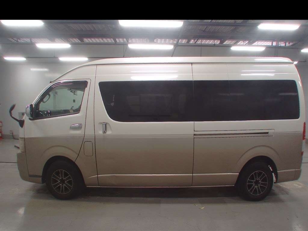 TOYOTA HIACE