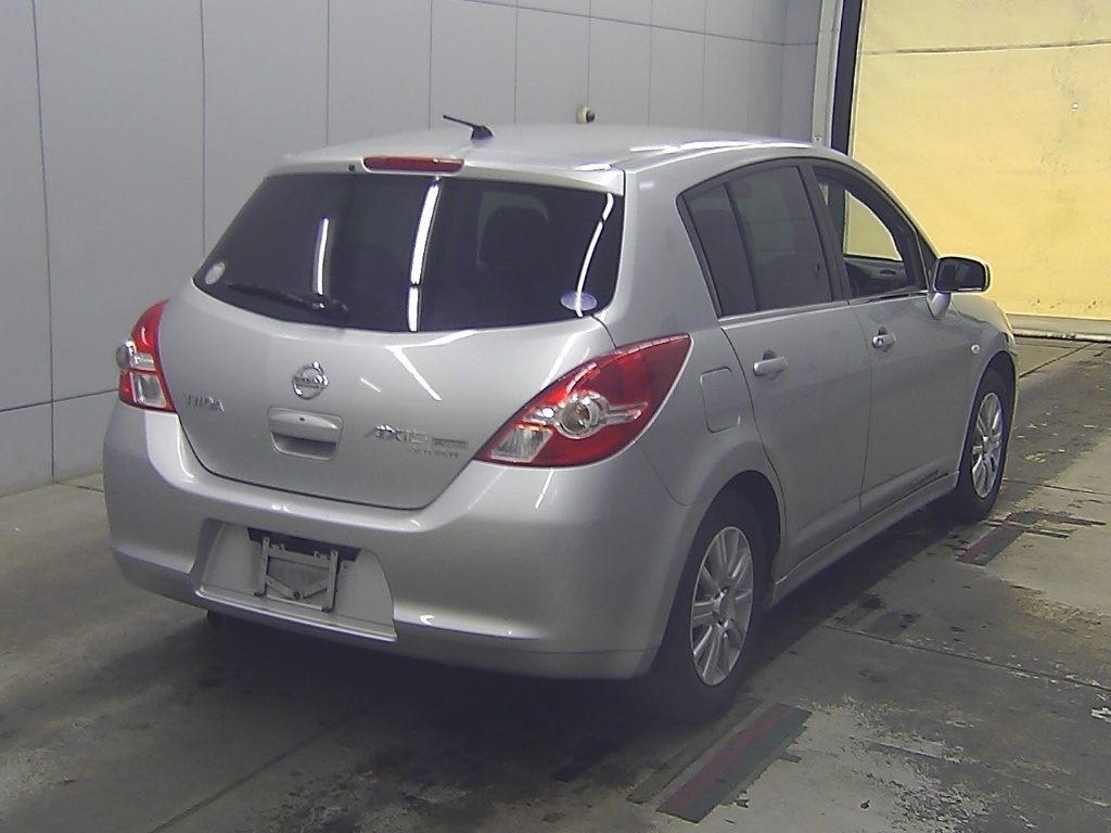 NISSAN TIIDA