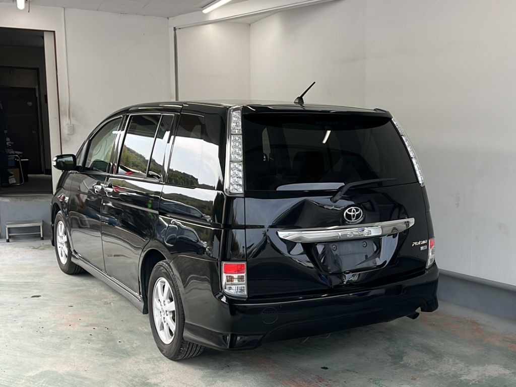 TOYOTA ISIS