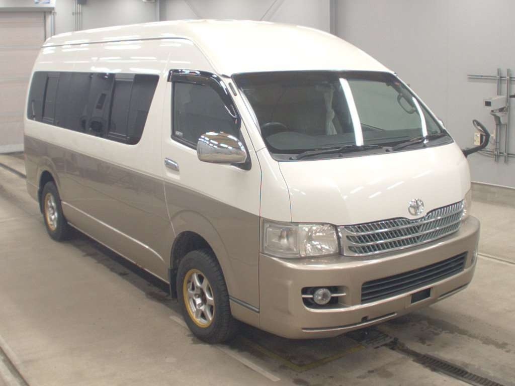 TOYOTA HIACE