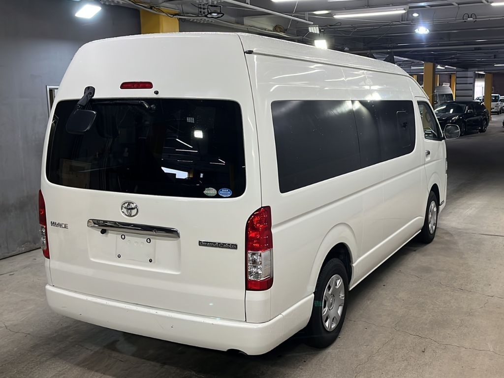 TOYOTA HIACE
