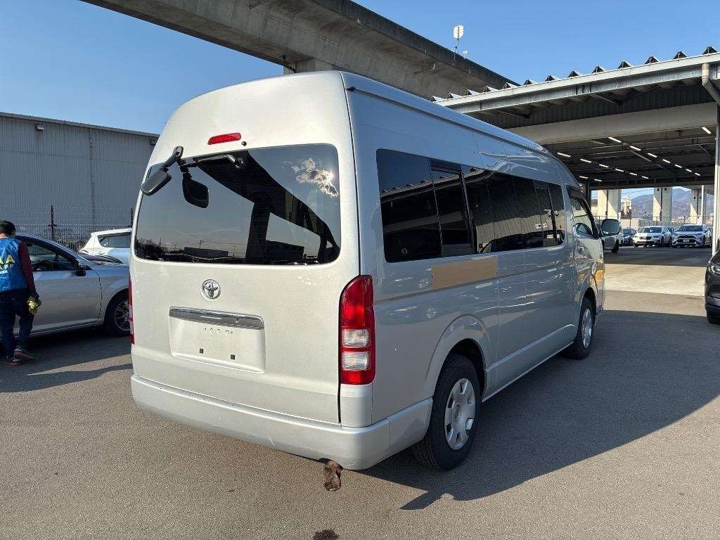 TOYOTA HIACE