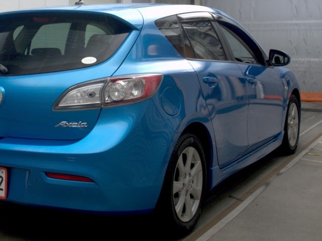 MAZDA AXELA