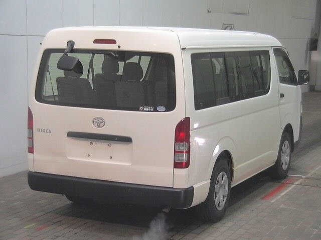 TOYOTA HIACE