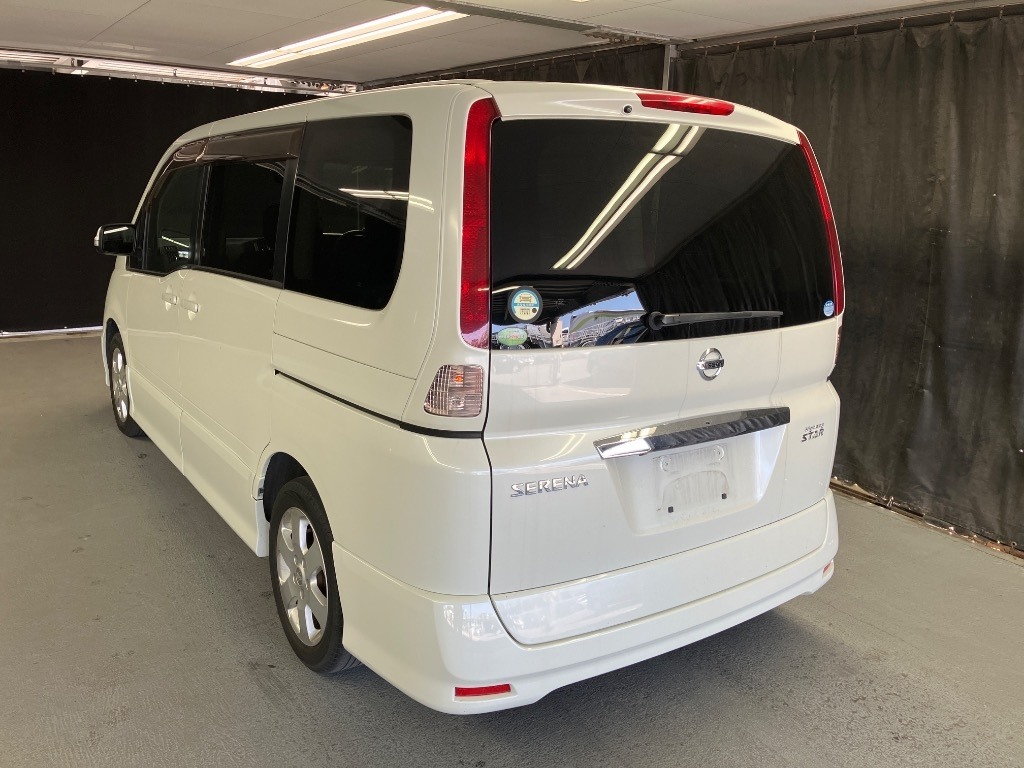 NISSAN SERENA