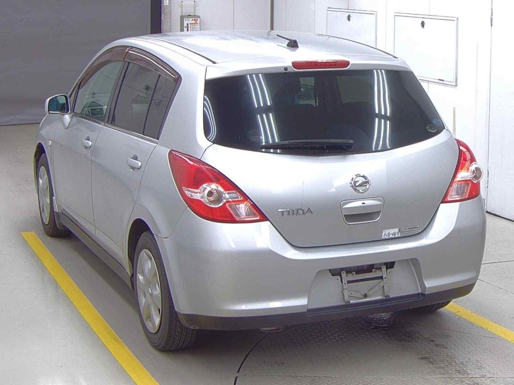 NISSAN TIIDA