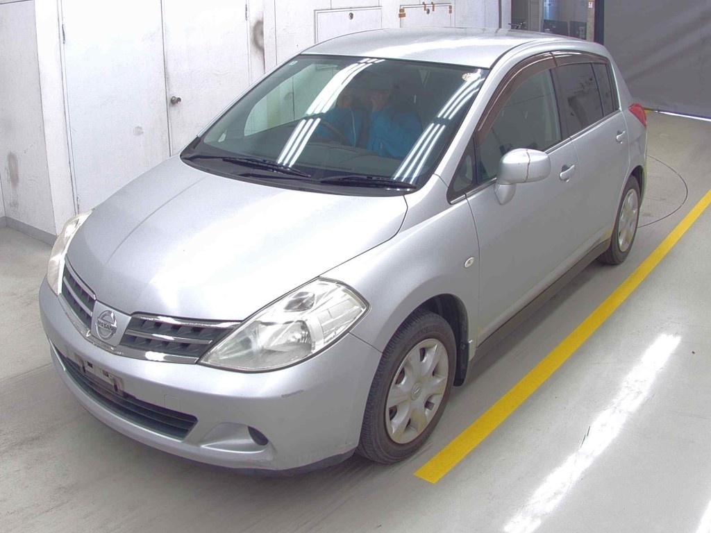 NISSAN TIIDA