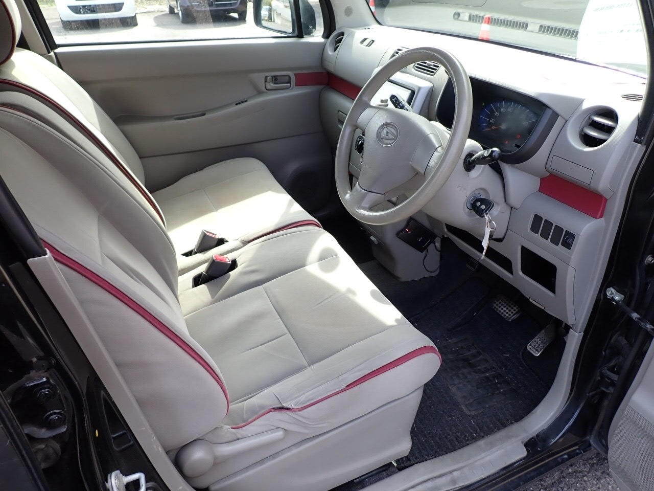 DAIHATSU MOVE CONTE