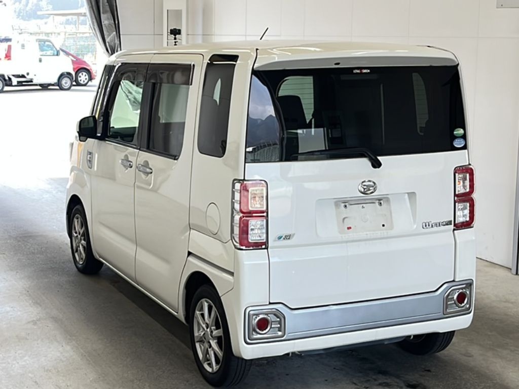 DAIHATSU WAKE