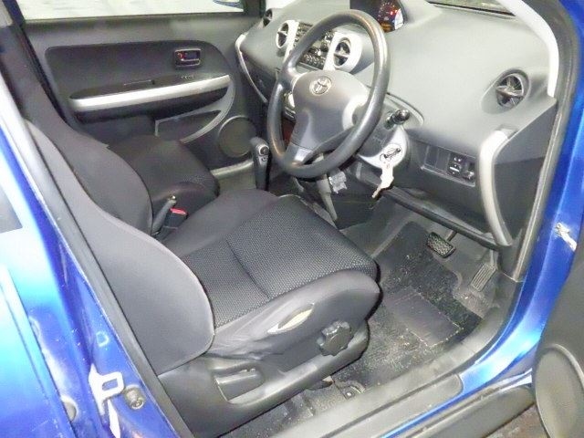 TOYOTA IST