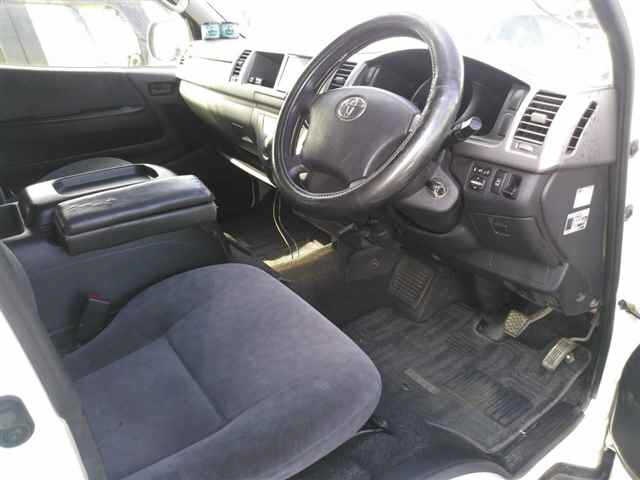 TOYOTA HIACE