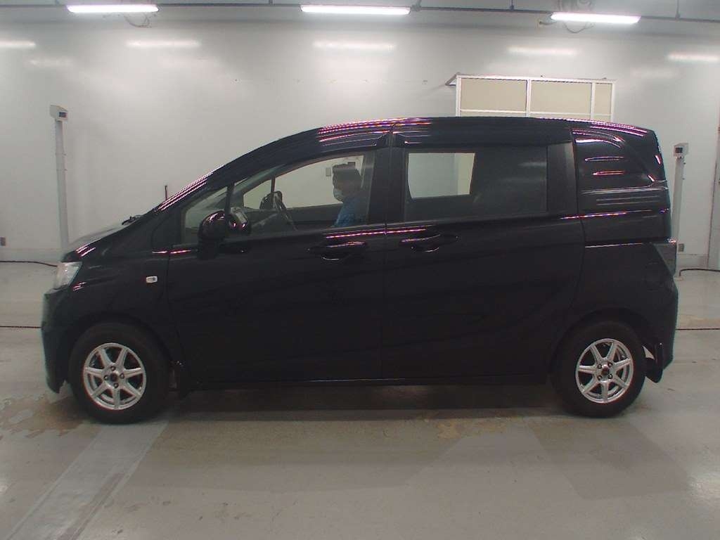 HONDA FREED SPIKE