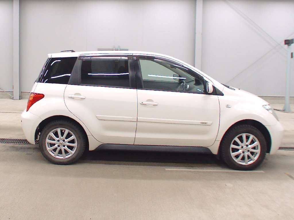 TOYOTA IST