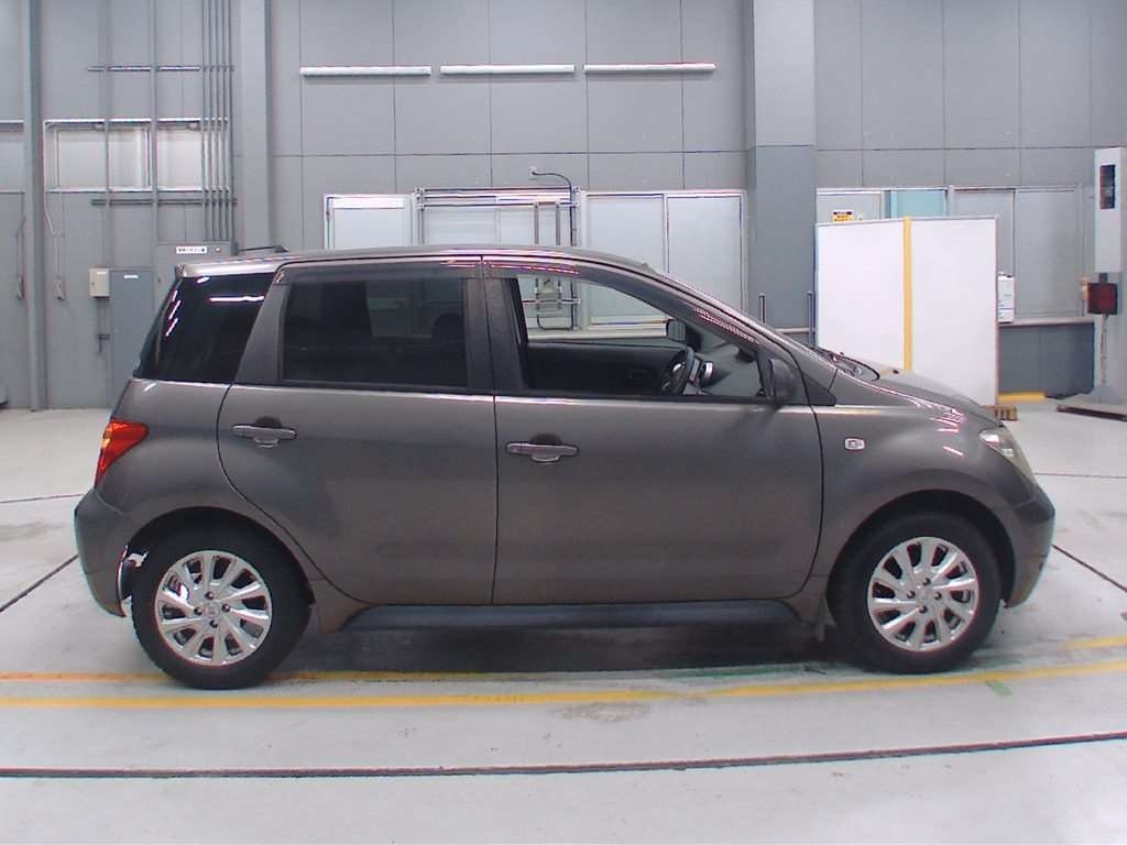 TOYOTA IST