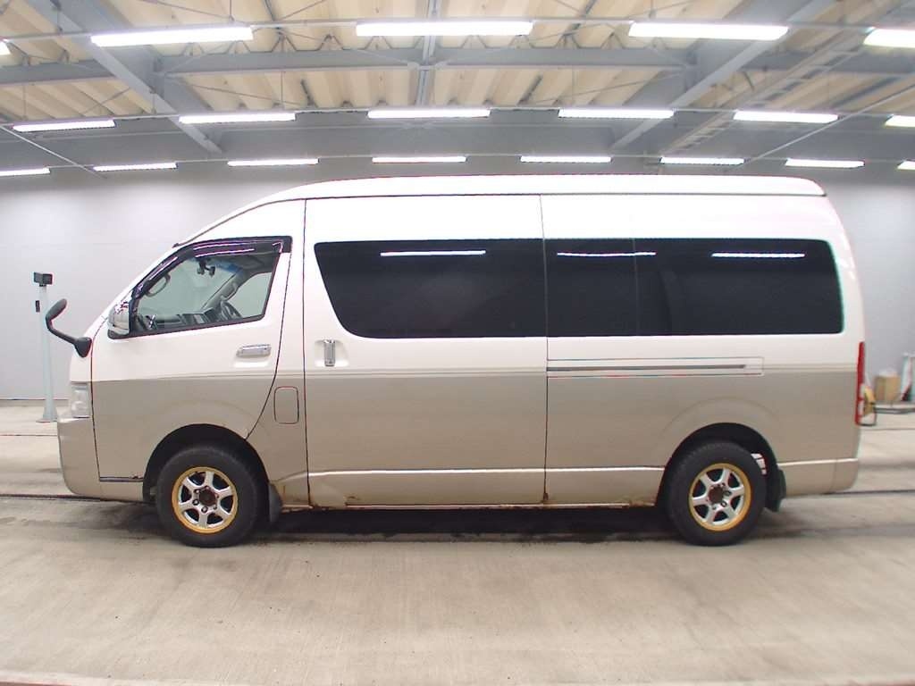 TOYOTA HIACE
