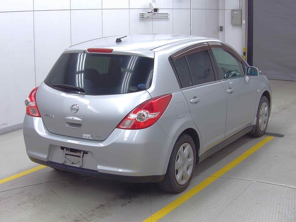 NISSAN TIIDA