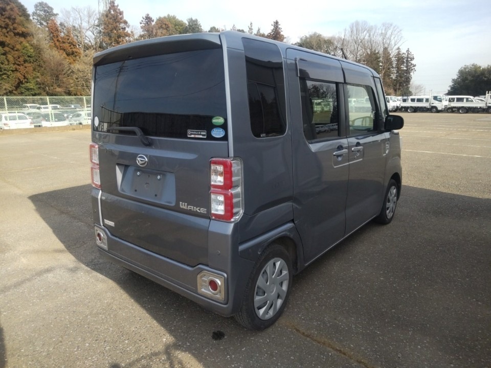 DAIHATSU WAKE