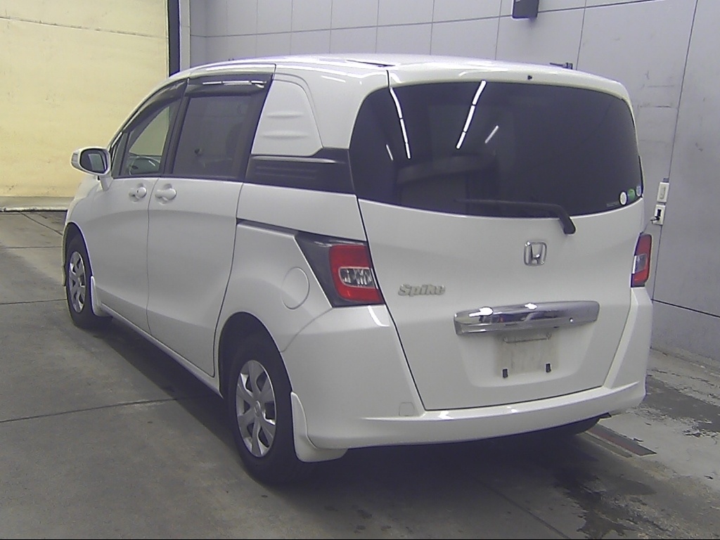HONDA FREED SPIKE