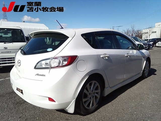 MAZDA AXELA