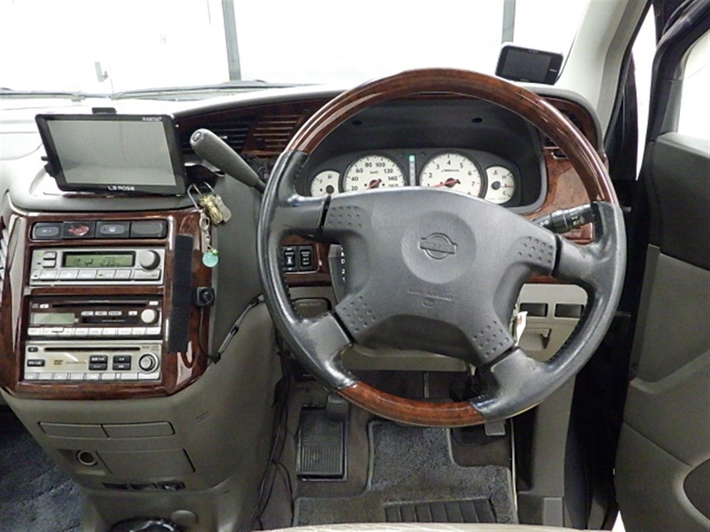NISSAN ELGRAND