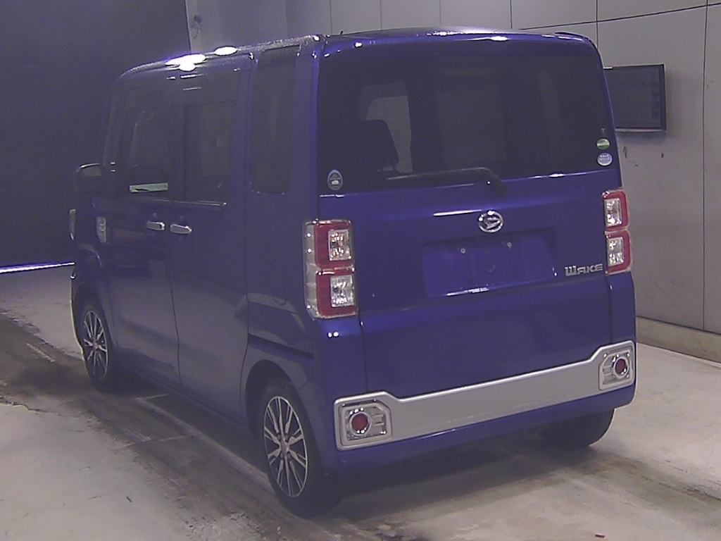 DAIHATSU WAKE
