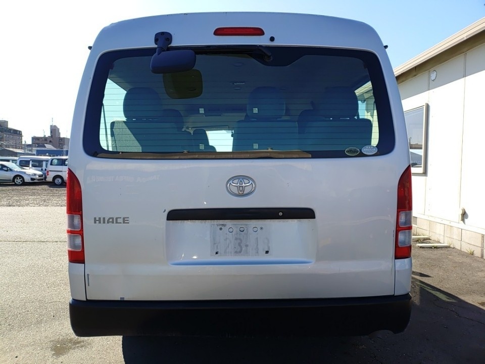 TOYOTA HIACE