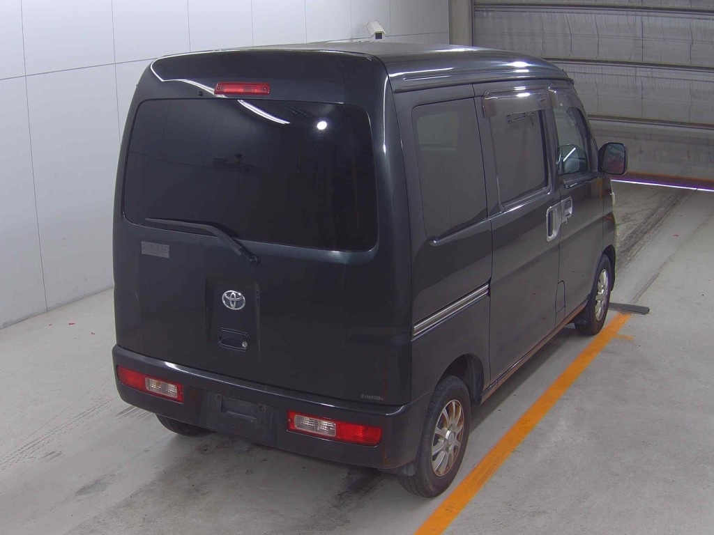 TOYOTA PIXIS VAN