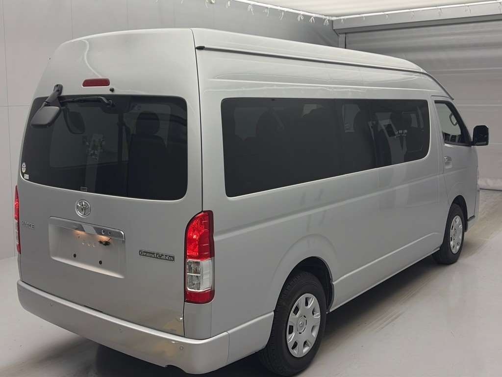 TOYOTA HIACE
