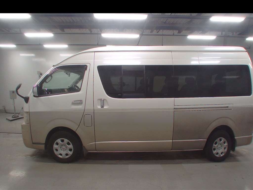 TOYOTA HIACE