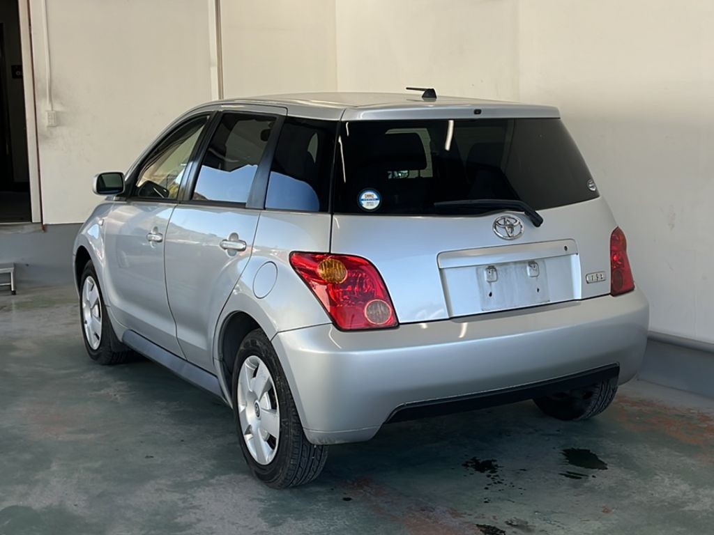 TOYOTA IST