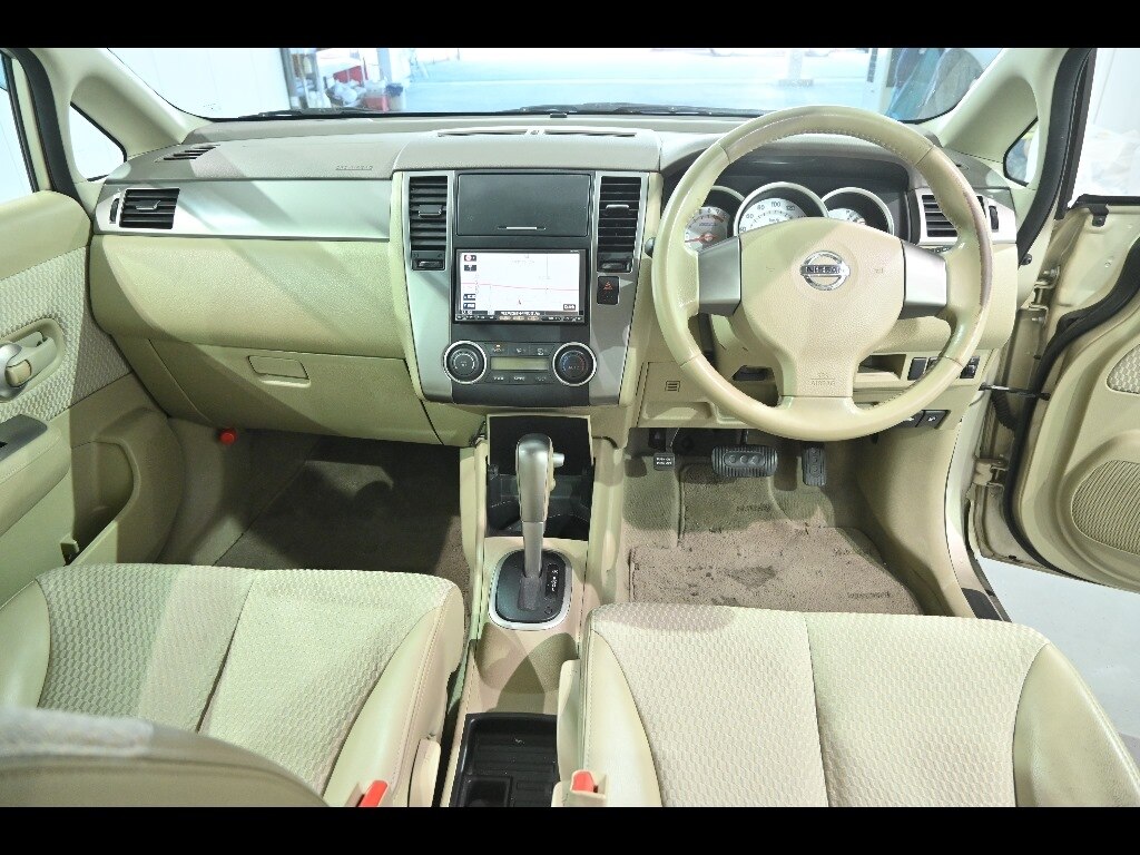 NISSAN TIIDA