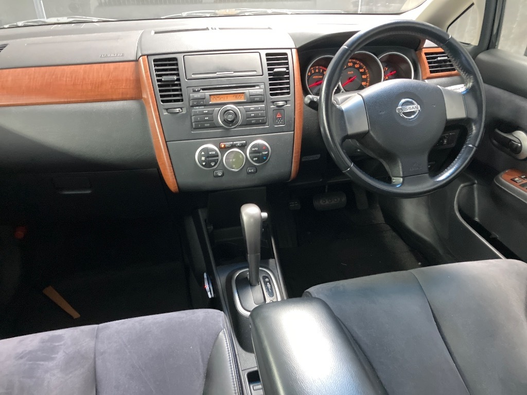 NISSAN TIIDA