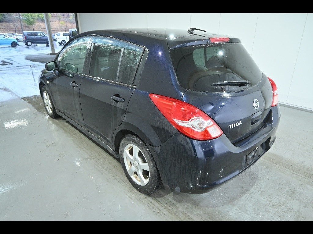 NISSAN TIIDA