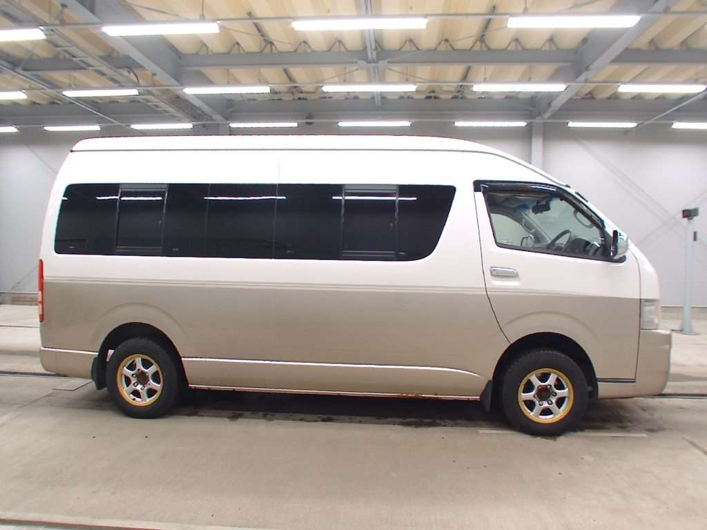 TOYOTA HIACE