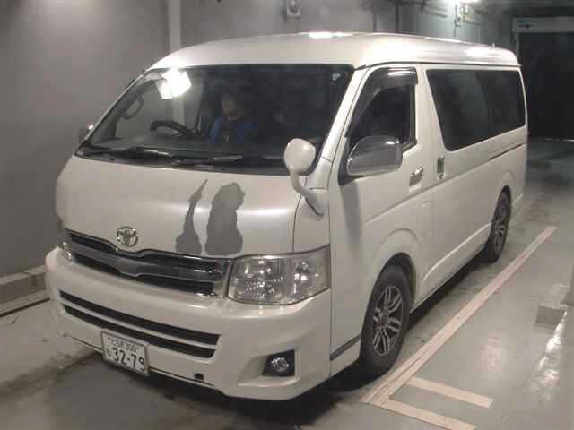 TOYOTA HIACE