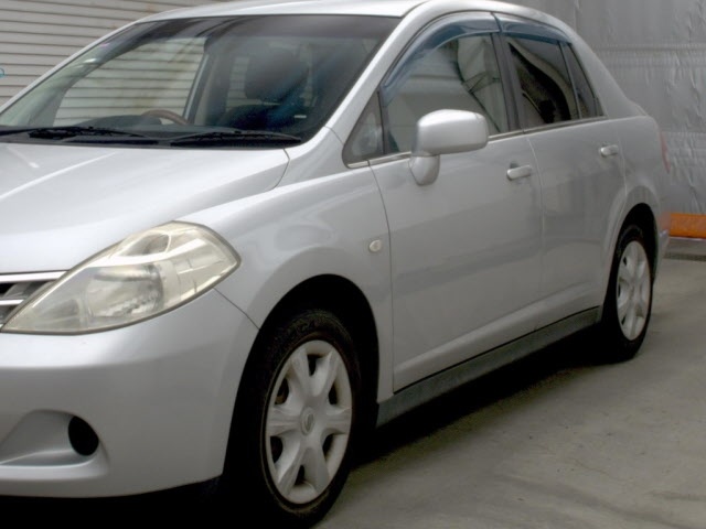 NISSAN TIIDA LATIO