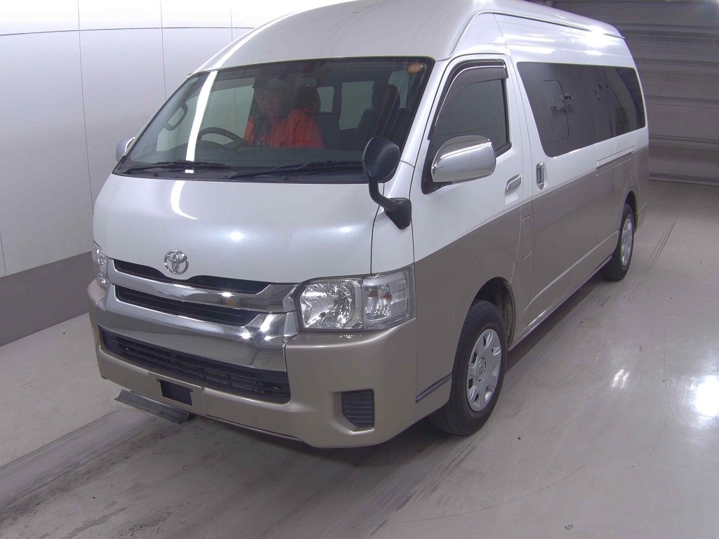 TOYOTA HIACE