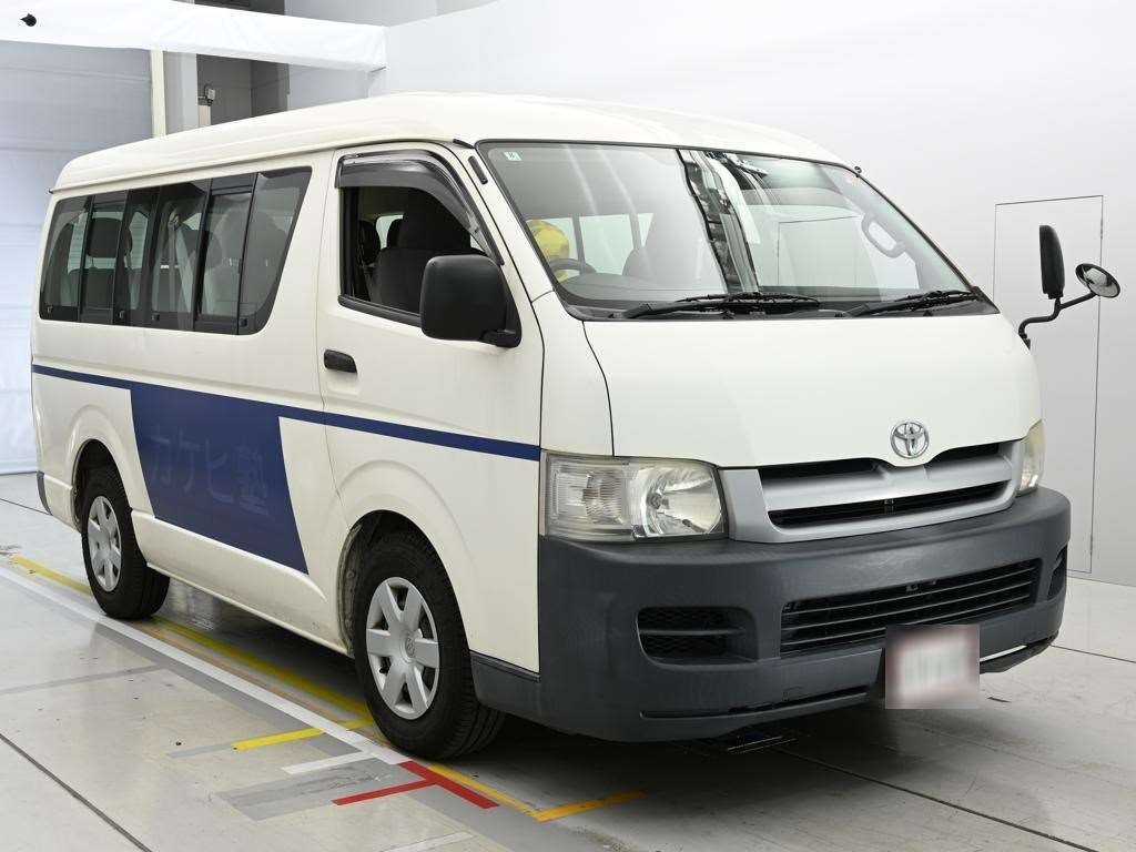 TOYOTA HIACE
