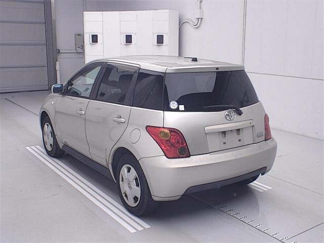TOYOTA IST
