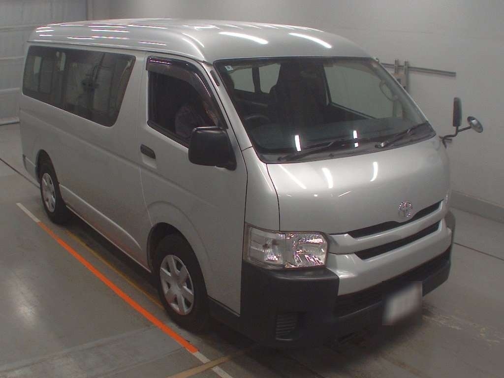 TOYOTA HIACE