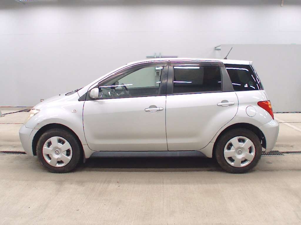 TOYOTA IST