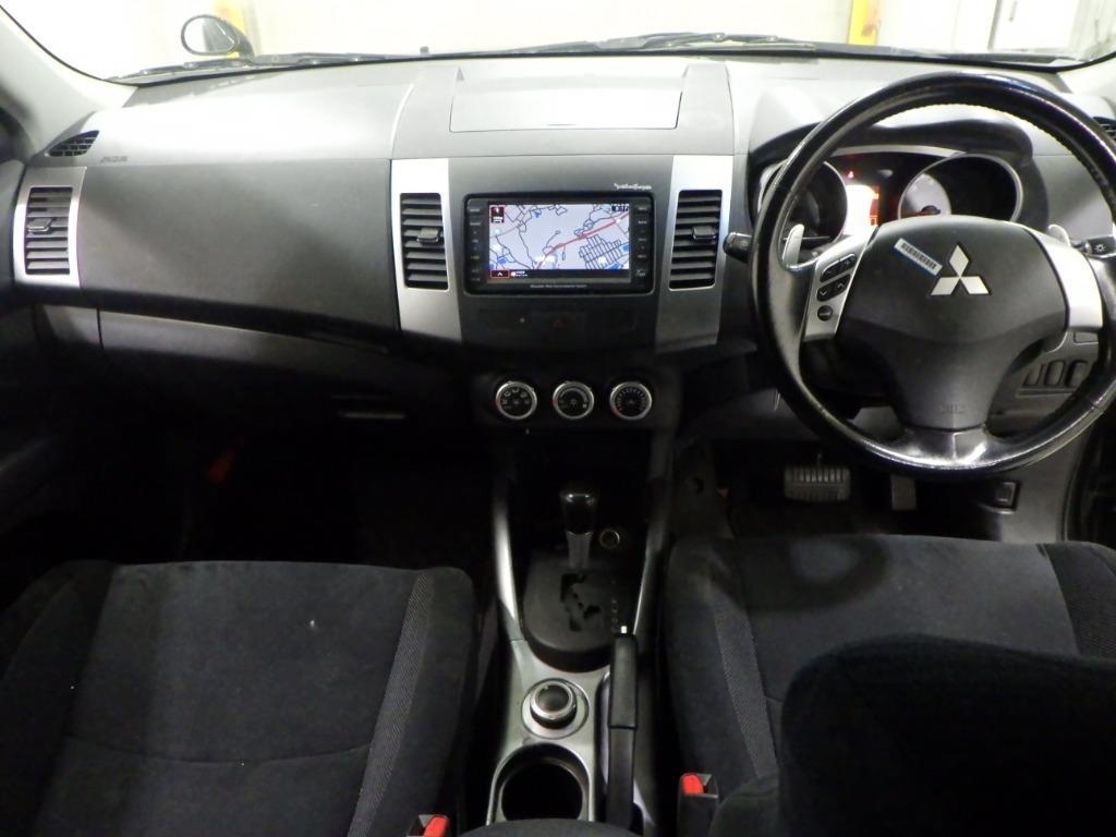 MITSUBISHI OUTLANDER