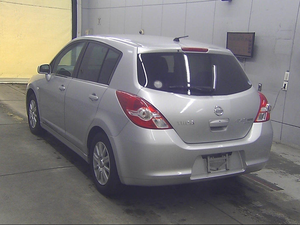 NISSAN TIIDA