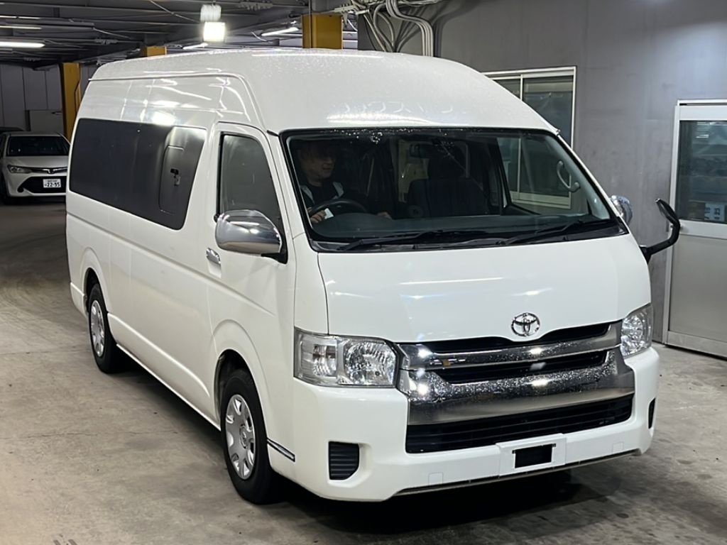 TOYOTA HIACE