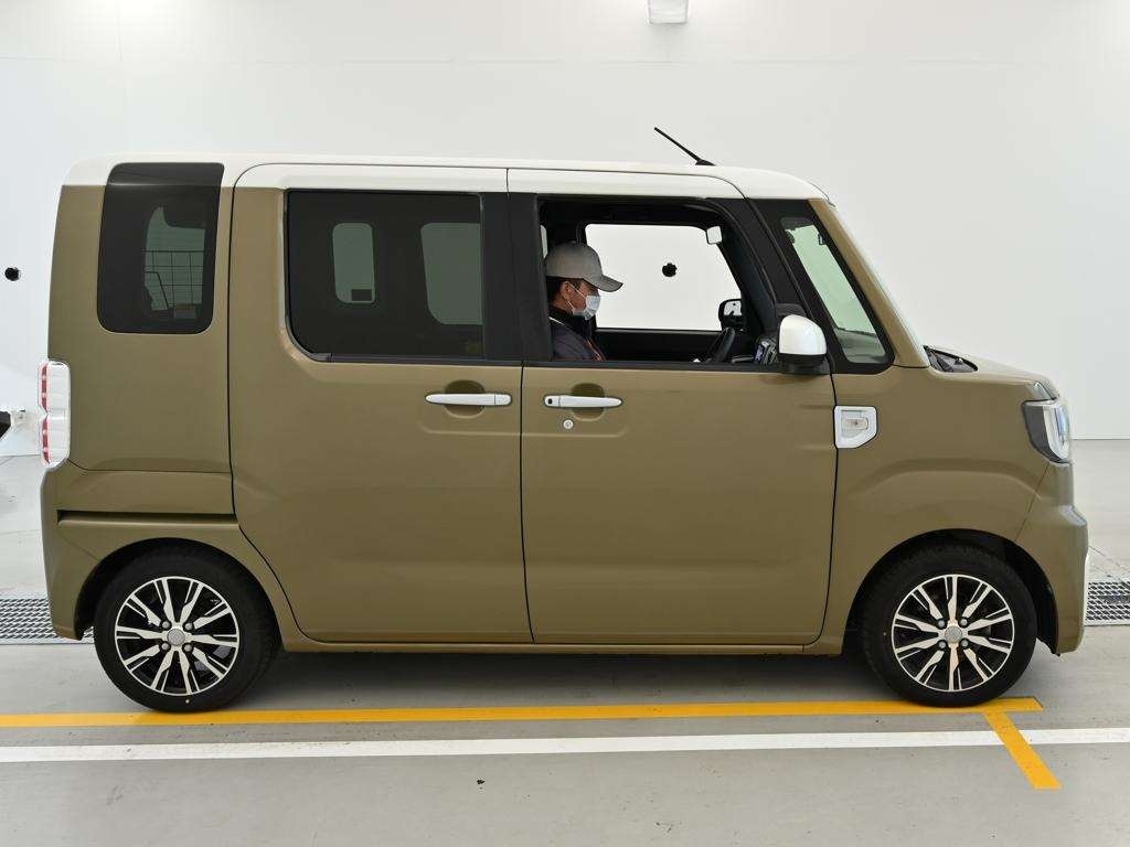 DAIHATSU WAKE