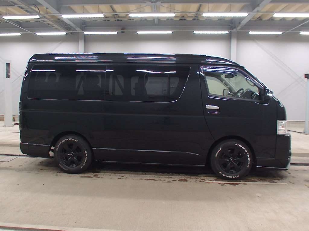 TOYOTA HIACE