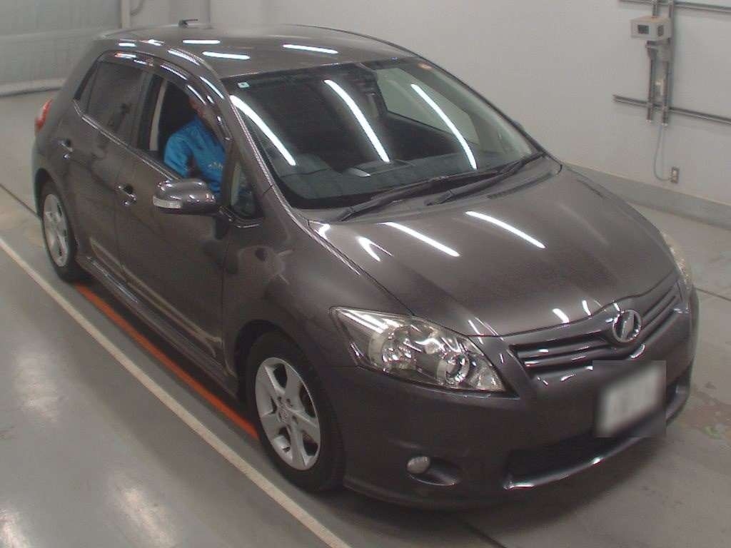 TOYOTA AURIS