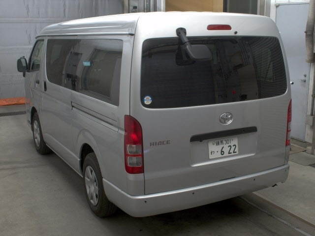 TOYOTA HIACE