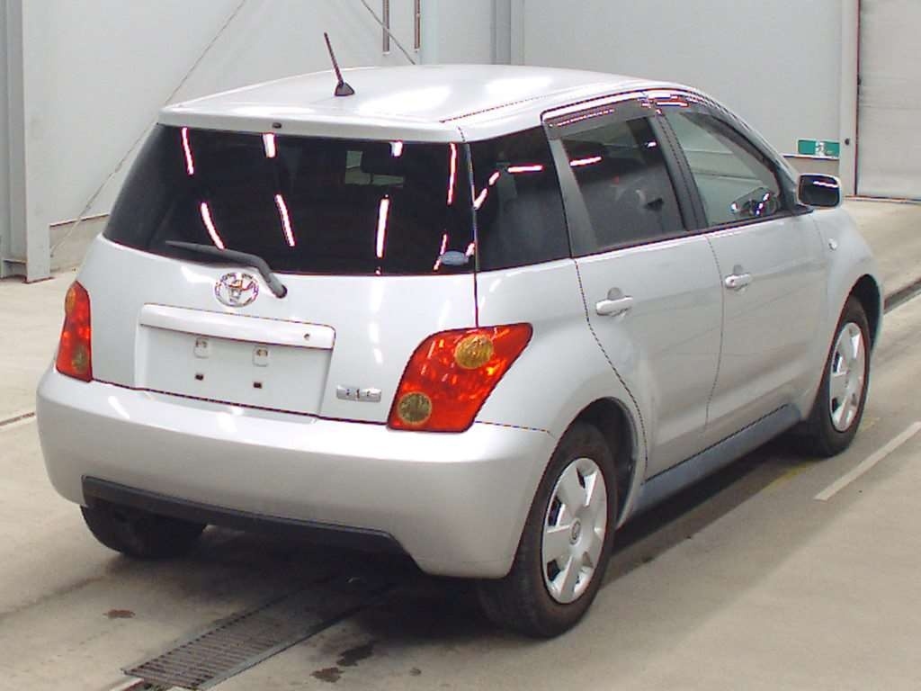 TOYOTA IST